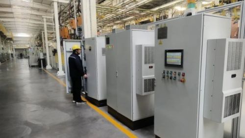 專業(yè)之選 傾聽汽車行業(yè)領(lǐng)軍者為何青睞德國(guó)威圖Rittal操作臺(tái)